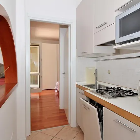 Sleeps 4 Air Con Apartment