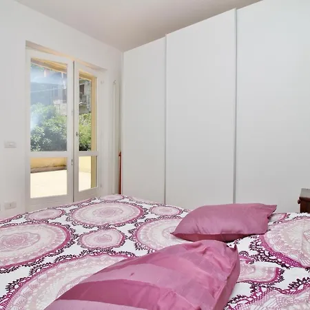 Apartment Sleeps 4 Air Con Menaggio