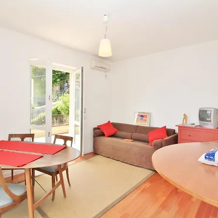Sleeps 4 Air Con Apartment *