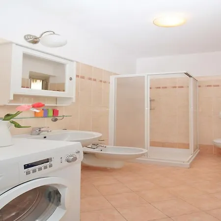 아파트 Sleeps 4 Air Con 메나지오