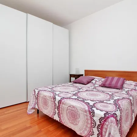 Sleeps 4 Air Con 메나지오